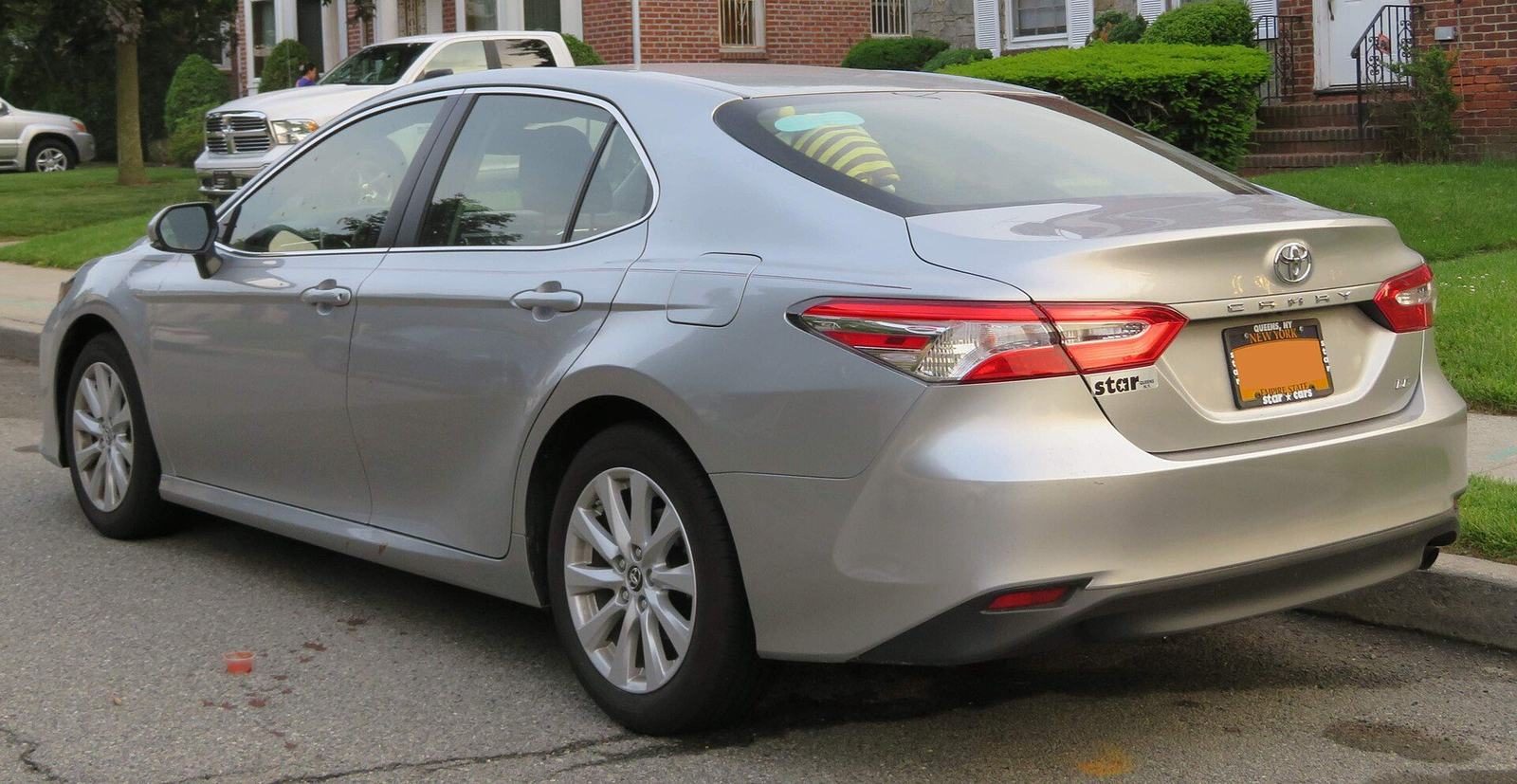 2019 Toyota Camry, photograph 2 of 2