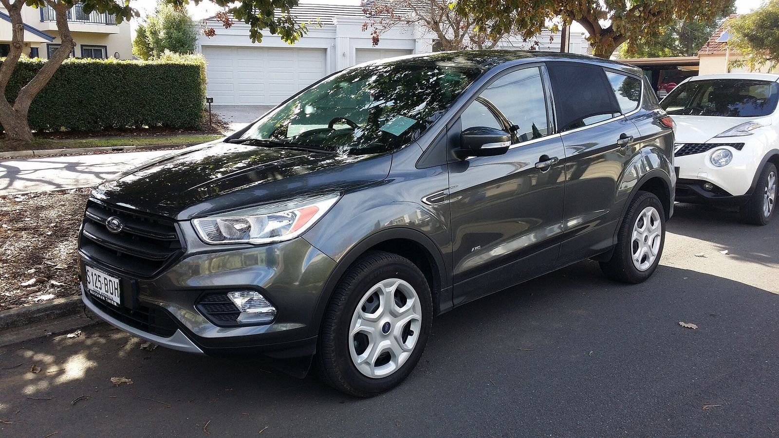 2019 Ford Escape, photograph 1 of 2