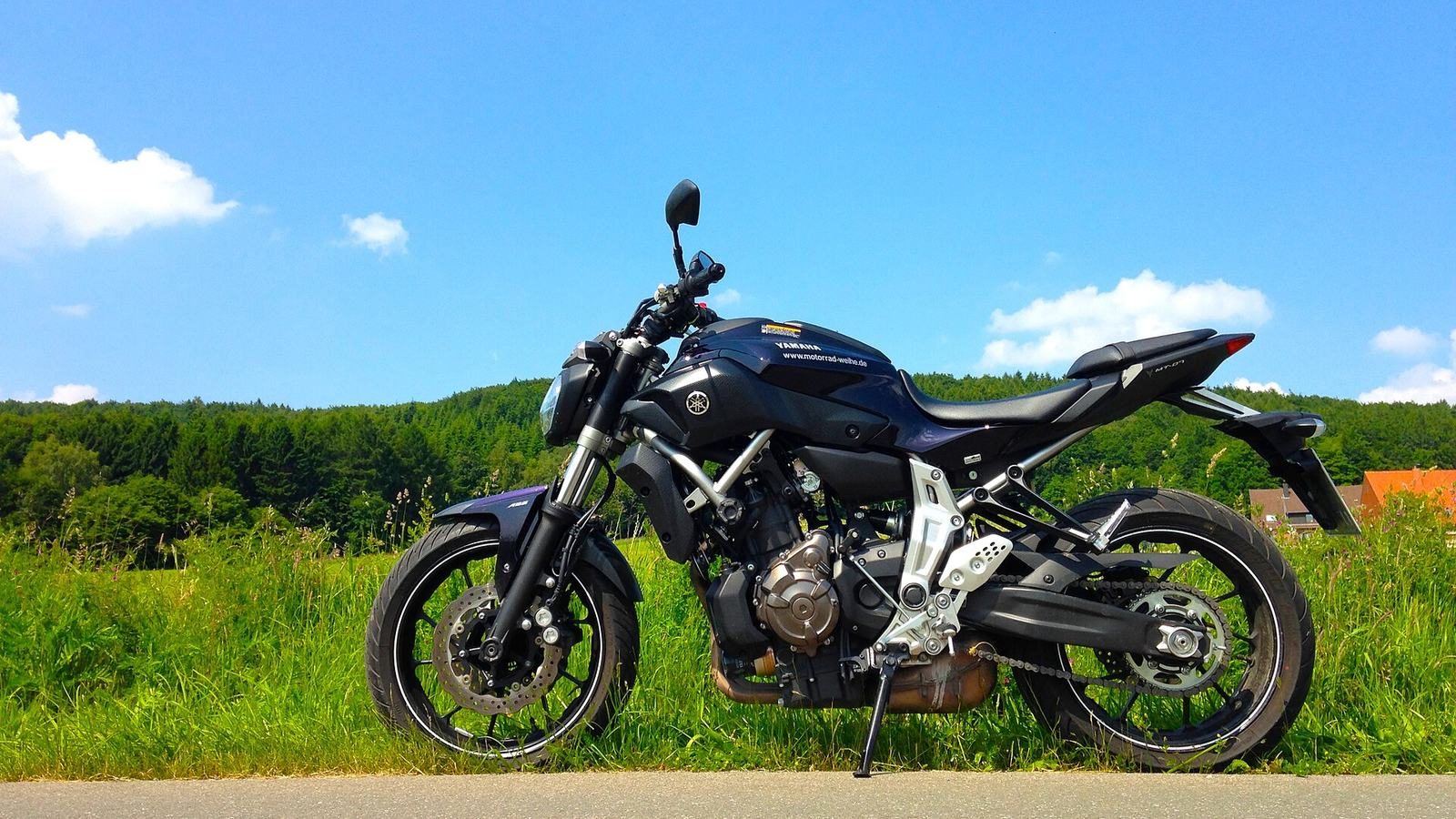 2016 Yamaha MT-07, photograph 1 of 2