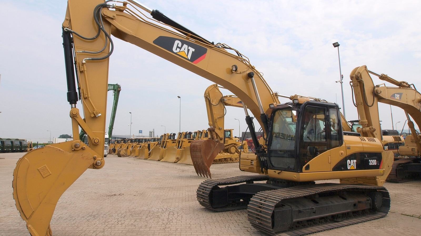 2012 Caterpillar 320, photograph 2 of 2