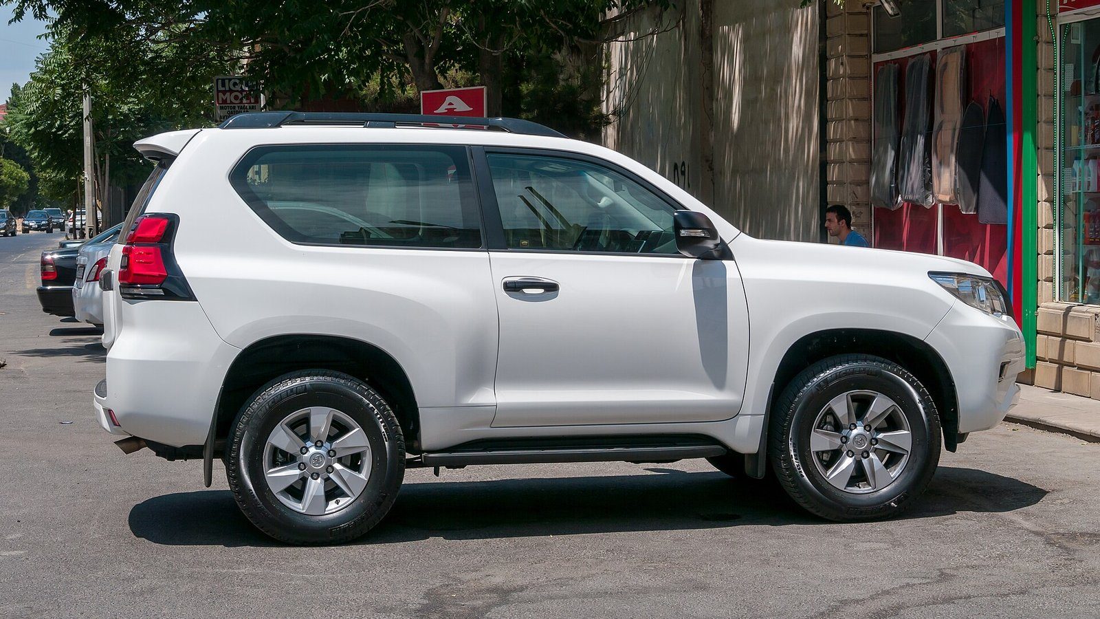 2019 Toyota Land Cruiser Prado, photograph 1 of 2