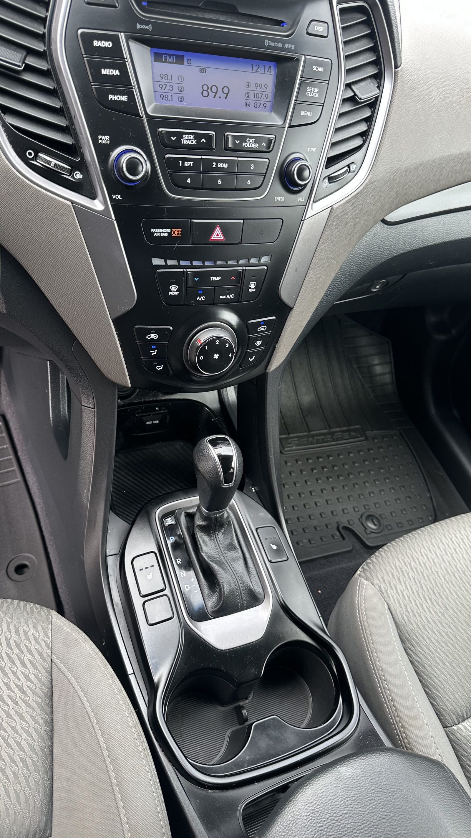 2016 Hyundai Santa Fe, photograph 7 of 10