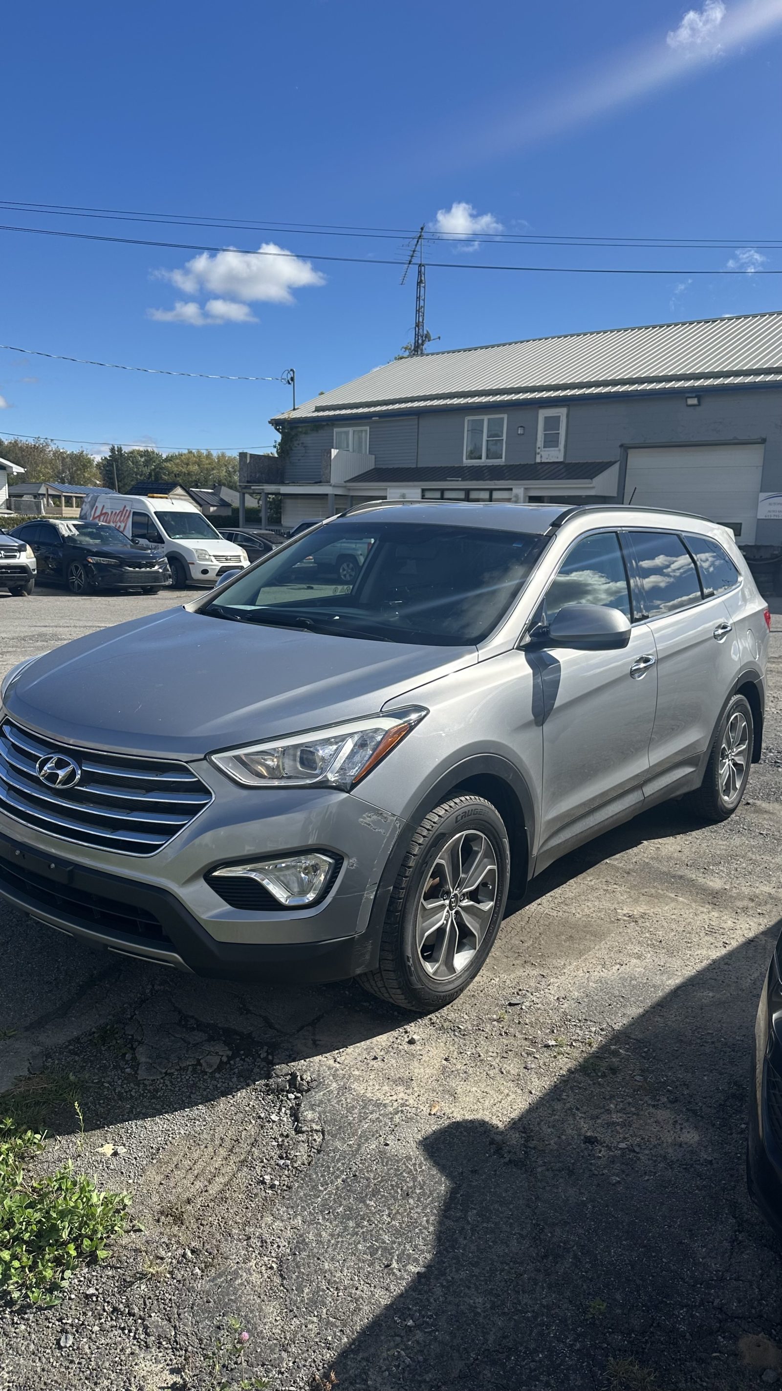 2016 Hyundai Santa Fe, photograph 2 of 10