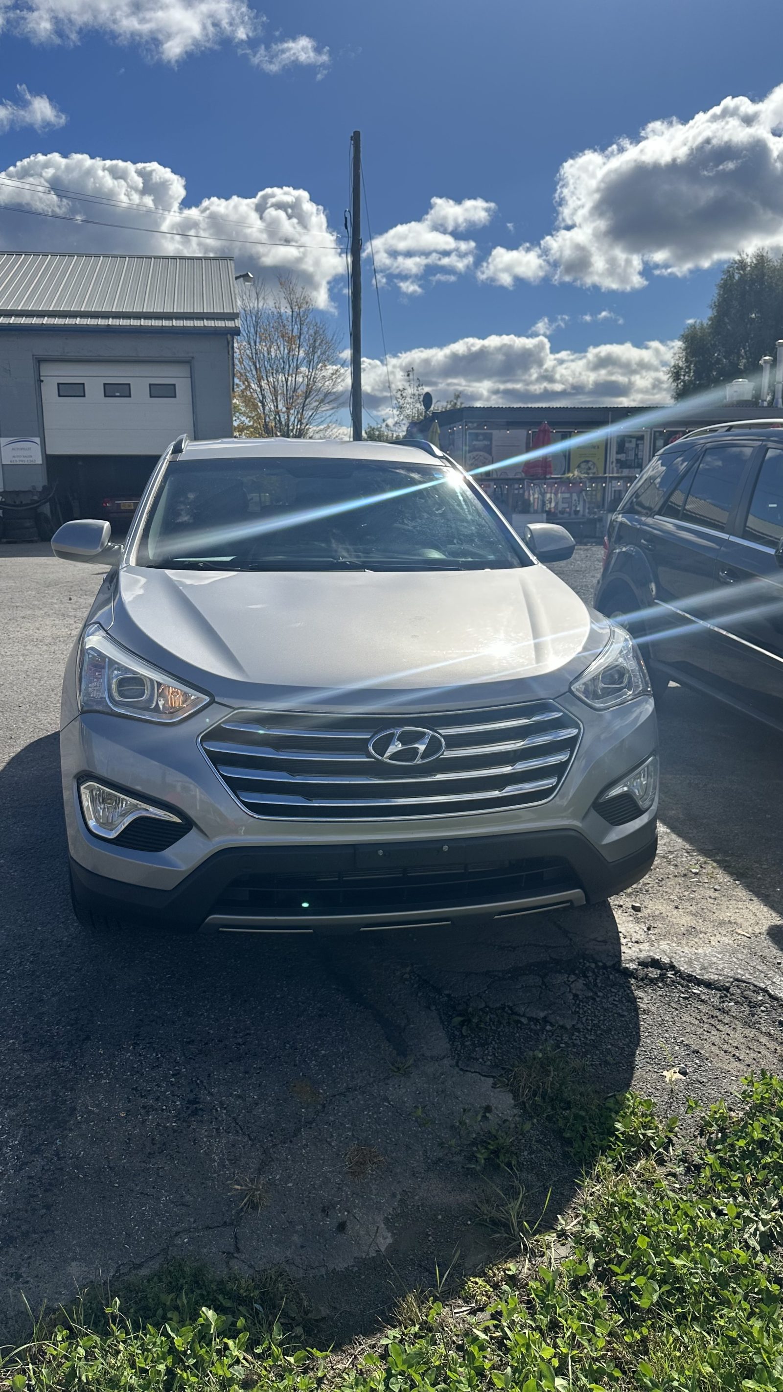 2016 Hyundai Santa Fe, photograph 3 of 10