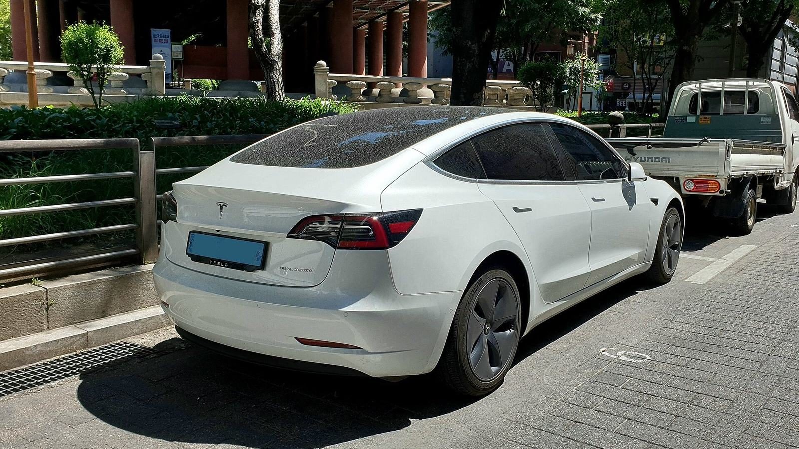 2022 Tesla Model 3, photograph 2 of 2