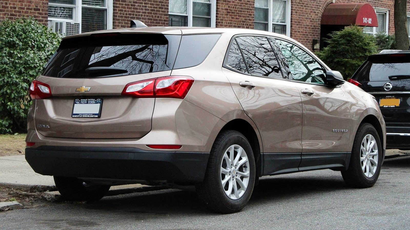 2020 Chevrolet Equinox, photograph 2 of 2