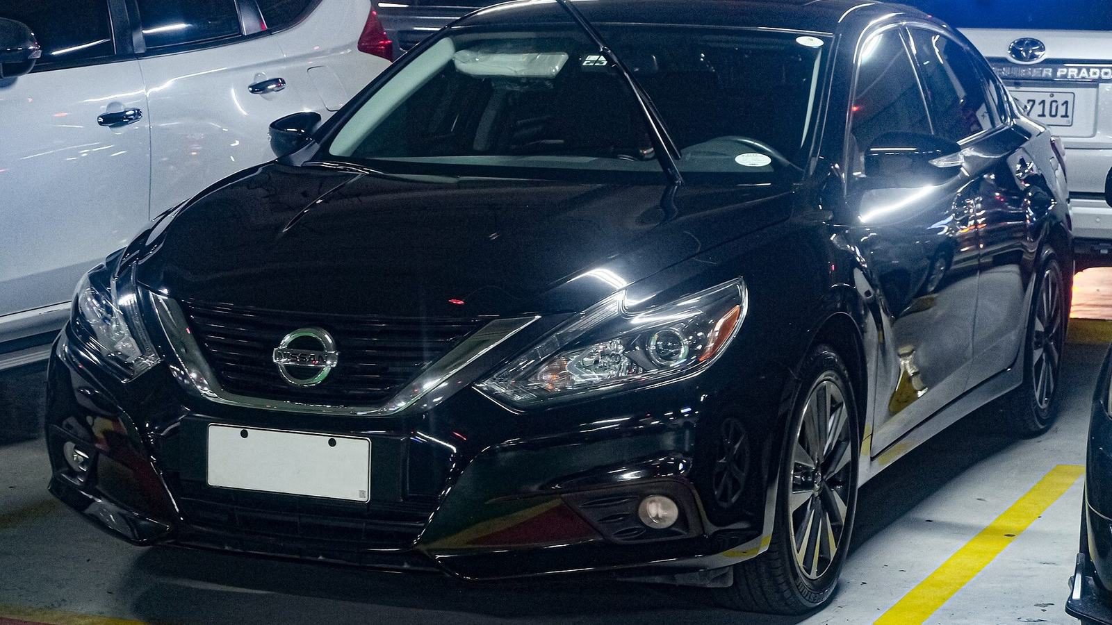 2016 Nissan Altima, photograph 1 of 2